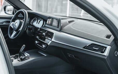 BMW 5 серия, 2018 год, 2 999 990 рублей, 25 фотография