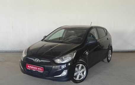 Hyundai Solaris II рестайлинг, 2013 год, 715 000 рублей, 1 фотография