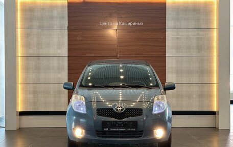 Toyota Yaris III рестайлинг, 2006 год, 649 000 рублей, 2 фотография