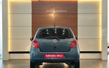 Toyota Yaris III рестайлинг, 2006 год, 649 000 рублей, 4 фотография