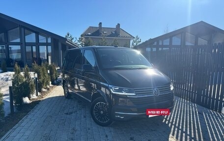 Volkswagen Multivan T6 рестайлинг, 2020 год, 7 000 000 рублей, 2 фотография