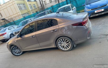 KIA Rio IV, 2018 год, 990 000 рублей, 3 фотография