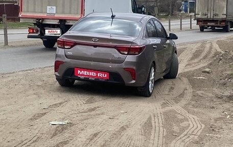 KIA Rio IV, 2018 год, 990 000 рублей, 2 фотография