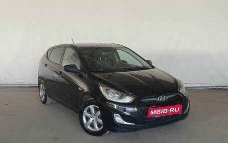 Hyundai Solaris II рестайлинг, 2013 год, 715 000 рублей, 3 фотография