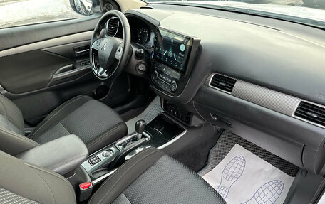 Mitsubishi Outlander III рестайлинг 3, 2018 год, 1 790 000 рублей, 9 фотография