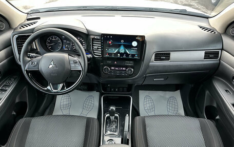 Mitsubishi Outlander III рестайлинг 3, 2018 год, 1 790 000 рублей, 8 фотография