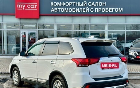 Mitsubishi Outlander III рестайлинг 3, 2018 год, 1 790 000 рублей, 6 фотография