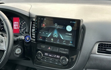 Mitsubishi Outlander III рестайлинг 3, 2018 год, 1 790 000 рублей, 11 фотография