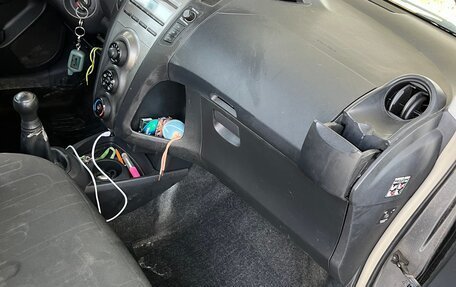 Toyota Yaris III рестайлинг, 2009 год, 375 000 рублей, 3 фотография