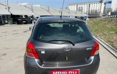 Toyota Yaris III рестайлинг, 2009 год, 375 000 рублей, 8 фотография