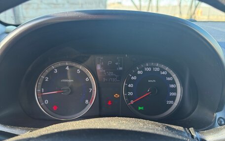 Hyundai Solaris II рестайлинг, 2015 год, 12 фотография