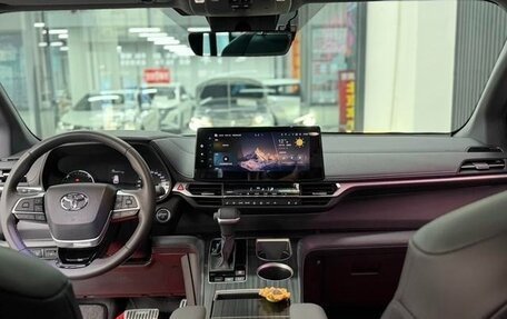 Toyota Sienna, 2024 год, 7 000 000 рублей, 6 фотография