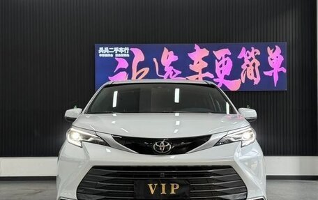 Toyota Sienna, 2024 год, 7 000 000 рублей, 2 фотография