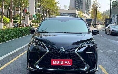 Toyota Sienna, 2024 год, 7 250 000 рублей, 2 фотография