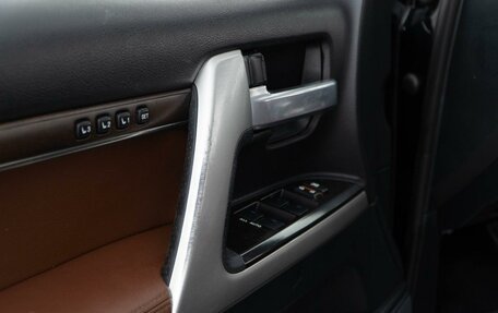 Toyota Land Cruiser 200, 2017 год, 5 679 000 рублей, 20 фотография