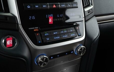 Toyota Land Cruiser 200, 2017 год, 5 679 000 рублей, 19 фотография