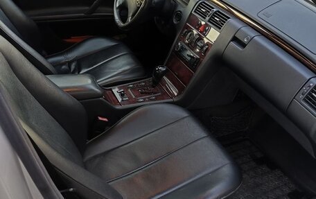 Mercedes-Benz E-Класс, 2002 год, 410 000 рублей, 5 фотография