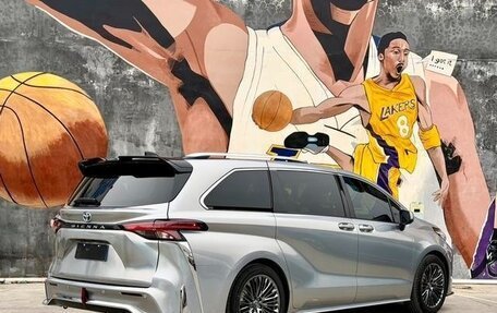 Toyota Sienna, 2024 год, 7 180 000 рублей, 3 фотография