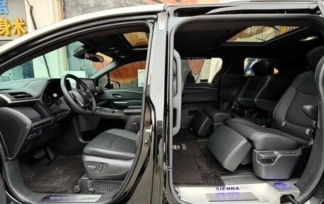 Toyota Sienna, 2024 год, 7 180 000 рублей, 5 фотография