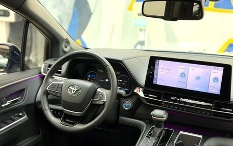 Toyota Sienna, 2024 год, 7 180 000 рублей, 8 фотография