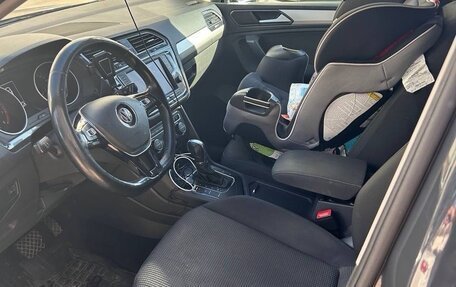 Volkswagen Tiguan II, 2017 год, 1 930 000 рублей, 2 фотография