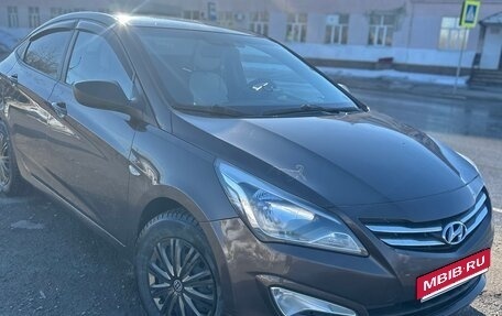 Hyundai Solaris II рестайлинг, 2015 год, 700 000 рублей, 4 фотография