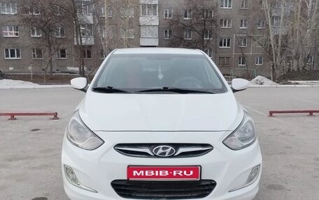 Hyundai Solaris II рестайлинг, 2011 год, 730 000 рублей, 1 фотография