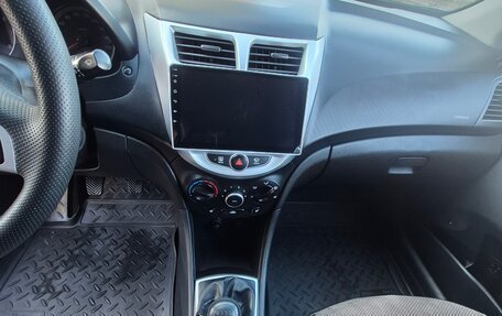 Hyundai Solaris II рестайлинг, 2011 год, 780 000 рублей, 13 фотография