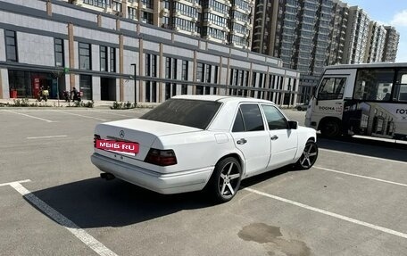 Mercedes-Benz E-Класс, 1994 год, 280 000 рублей, 3 фотография