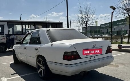 Mercedes-Benz E-Класс, 1994 год, 280 000 рублей, 2 фотография