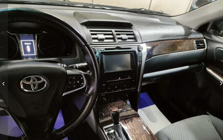 Toyota Camry, 2017 год, 2 300 000 рублей, 8 фотография