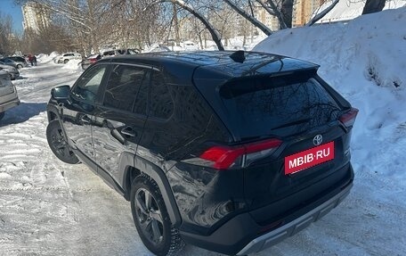 Toyota RAV4, 2023 год, 3 450 000 рублей, 5 фотография