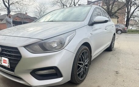 Hyundai Solaris II рестайлинг, 2018 год, 1 000 000 рублей, 3 фотография