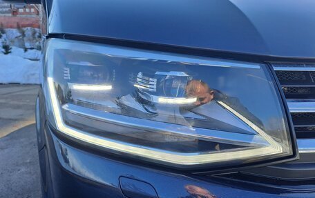 Volkswagen Caravelle T6 рестайлинг, 2018 год, 3 445 000 рублей, 6 фотография