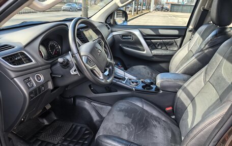 Mitsubishi Pajero Sport III рестайлинг, 2019 год, 3 900 000 рублей, 10 фотография