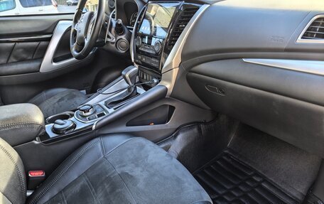 Mitsubishi Pajero Sport III рестайлинг, 2019 год, 3 900 000 рублей, 7 фотография