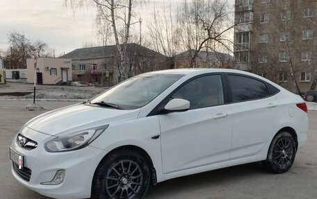 Hyundai Solaris II рестайлинг, 2011 год, 730 000 рублей, 3 фотография