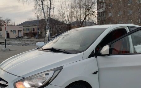 Hyundai Solaris II рестайлинг, 2011 год, 730 000 рублей, 5 фотография
