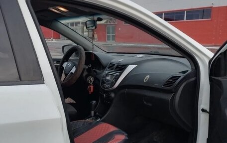 Hyundai Solaris II рестайлинг, 2011 год, 730 000 рублей, 10 фотография