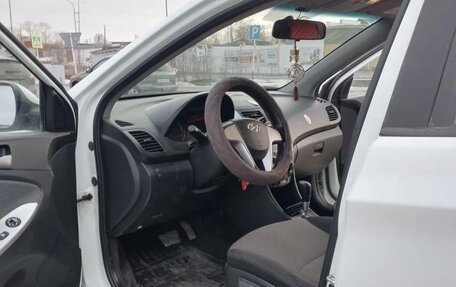Hyundai Solaris II рестайлинг, 2011 год, 730 000 рублей, 9 фотография