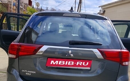 Mitsubishi Outlander III рестайлинг 3, 2021 год, 2 400 000 рублей, 3 фотография