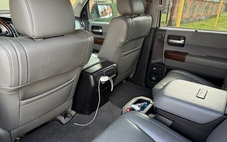 Toyota Sequoia II рестайлинг, 2010 год, 2 800 000 рублей, 8 фотография