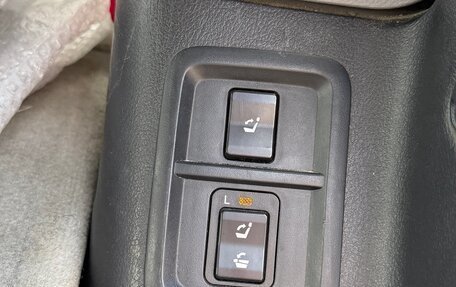 Toyota Sequoia II рестайлинг, 2010 год, 2 800 000 рублей, 24 фотография