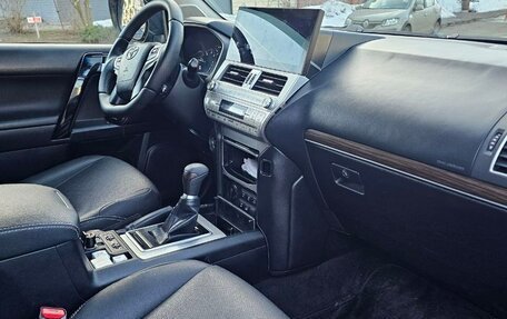 Toyota Land Cruiser Prado 150 рестайлинг 2, 2020 год, 3 999 999 рублей, 6 фотография