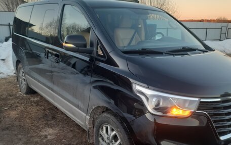 Hyundai H-1 II рестайлинг, 2021 год, 3 600 000 рублей, 2 фотография