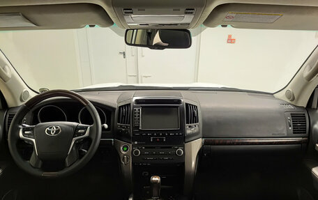 Toyota Land Cruiser 200, 2011 год, 3 107 000 рублей, 14 фотография
