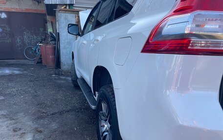 Toyota Land Cruiser Prado 150 рестайлинг 2, 2014 год, 3 400 000 рублей, 13 фотография