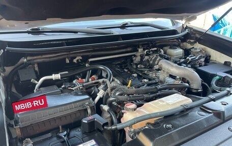 Toyota Land Cruiser Prado 150 рестайлинг 2, 2014 год, 3 400 000 рублей, 31 фотография