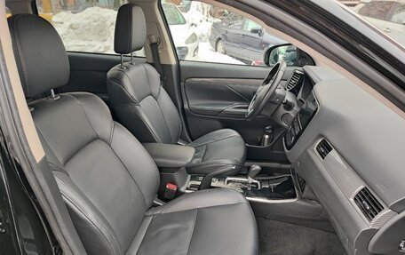 Mitsubishi Outlander III рестайлинг 3, 2017 год, 1 780 000 рублей, 7 фотография