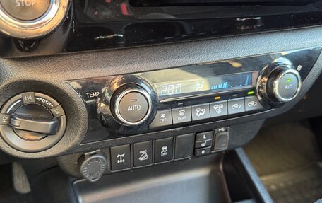 Toyota Hilux VIII, 2019 год, 4 150 000 рублей, 25 фотография